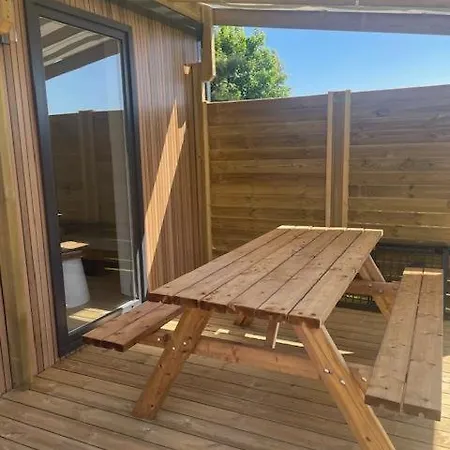 Camping Les Vergers De Squividan *** Tréffiagat Exterior photo